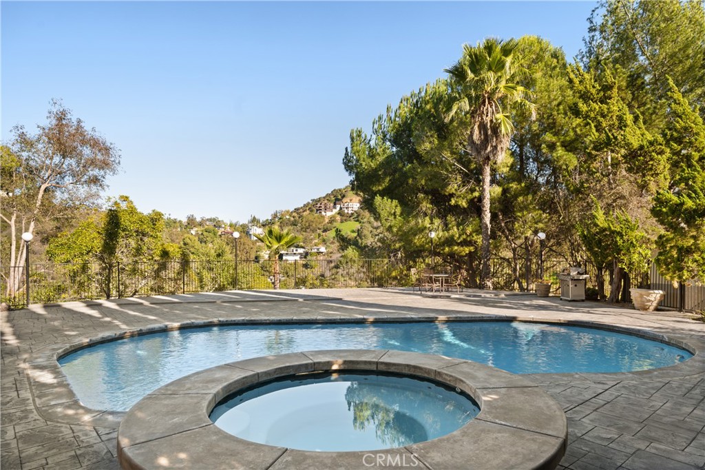 8152 Tianna Road Los Angeles, CA 90046 - Photo 2 of 39