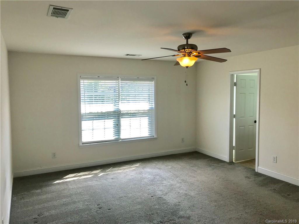 6609 Ridgeview Commons Drive Charlotte, NC 28269 - Photo 11 of 20 Gallery Image 11