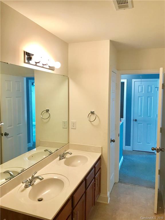 6609 Ridgeview Commons Drive Charlotte, NC 28269 - Photo 19 of 20 Gallery Image 19