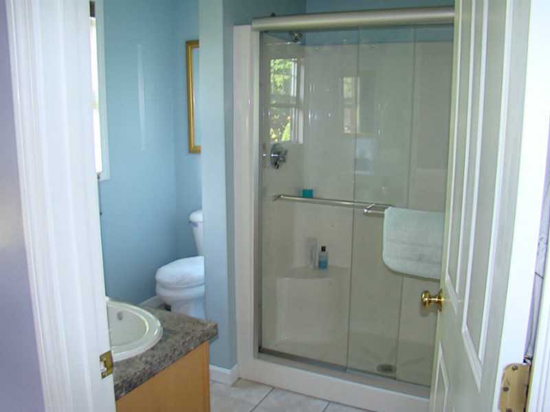 19 Quail Ridge Road, Unit 19 North Providence, RI 02904 - Photo 9 of 14 Bathroom.