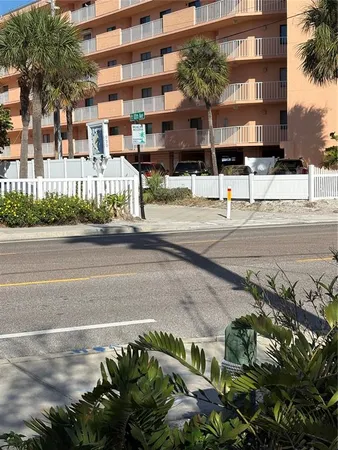 $1,800 | 929 Gulf Boulevard, Unit 55, Indian Rocks Beach, FL 33785