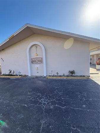 $1,800 | 929 Gulf Boulevard, Unit 55, Indian Rocks Beach, FL 33785