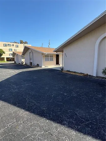 $1,800 | 929 Gulf Boulevard, Unit 55, Indian Rocks Beach, FL 33785