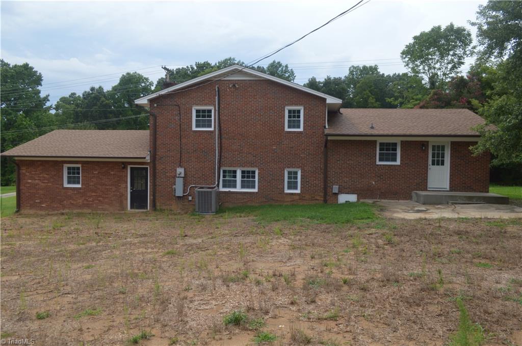 1922 Hickswood Road High Point, NC 27265 - Photo 3 of 22