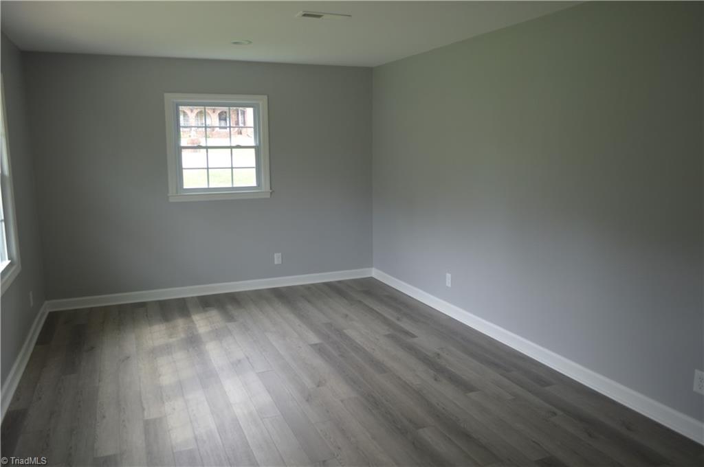 1922 Hickswood Road High Point, NC 27265 - Photo 4 of 22