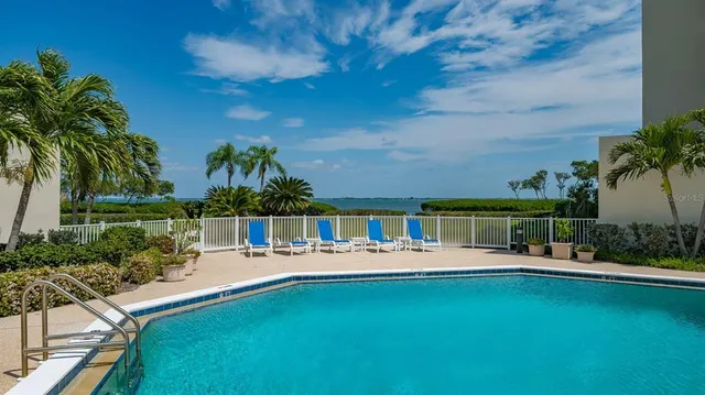 $650,000 | 1932 Harbourside Drive, Unit 254, Longboat Key, FL 34228