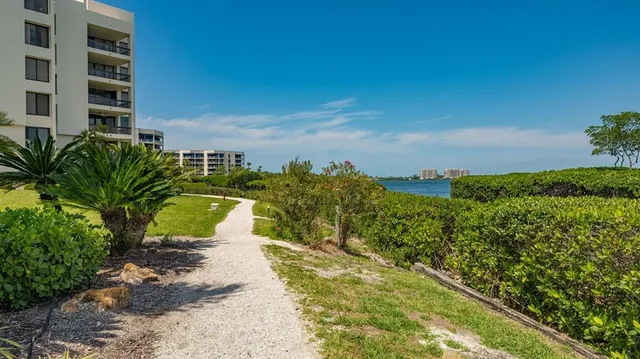 $650,000 | 1932 Harbourside Drive, Unit 254, Longboat Key, FL 34228