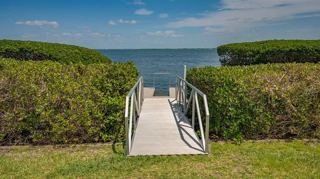 $650,000 | 1932 Harbourside Drive, Unit 254, Longboat Key, FL 34228
