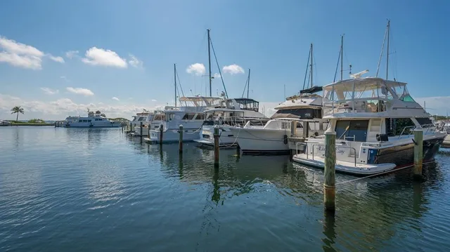 $650,000 | 1932 Harbourside Drive, Unit 254, Longboat Key, FL 34228