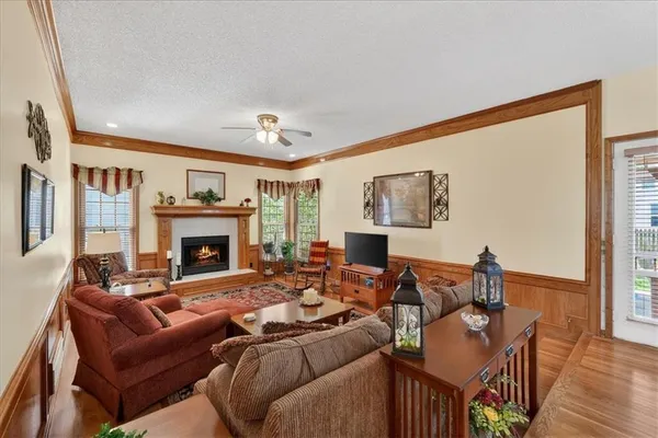$559,900 | 13162 England Street, Overland Park, KS 66213