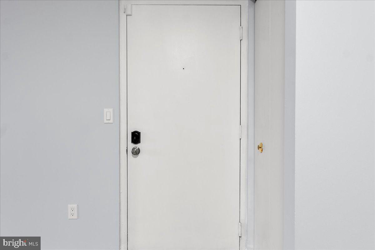 14903 Rydell Road, Unit 104 Centreville, VA 20121 - Photo 4 of 12 a bathroom with a shower