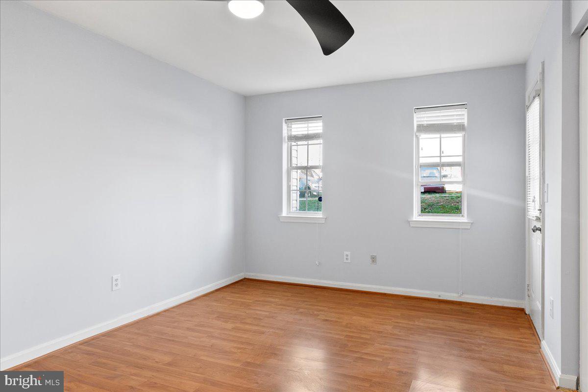 14903 Rydell Road, Unit 104 Centreville, VA 20121 - Photo 6 of 12 an empty room with windows and closet