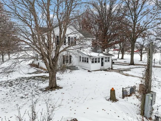 $325,000 | 23633 Carroll Road, Lanark, IL 61046