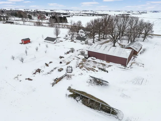 $325,000 | 23633 Carroll Road, Lanark, IL 61046