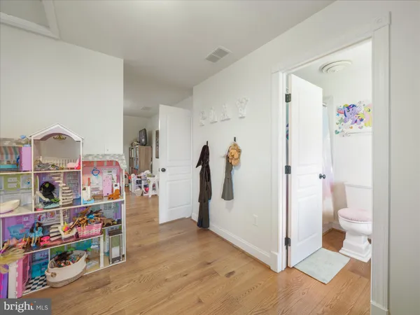 $999,999 | 126 Heritage Knoll Ln Summit Point, Summit Point, WV 25446