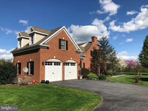 $999,999 | 126 Heritage Knoll Ln Summit Point, Summit Point, WV 25446