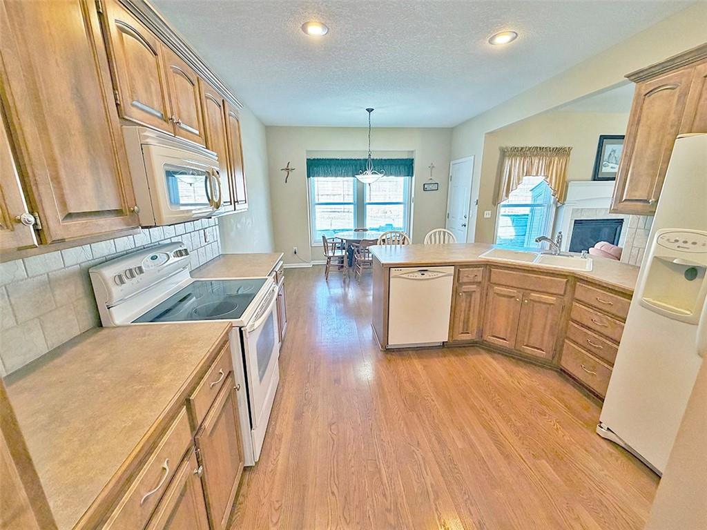 1112 Southwest Hoke Drive Lee's Summit, MO 64081 - Photo 11 of 94