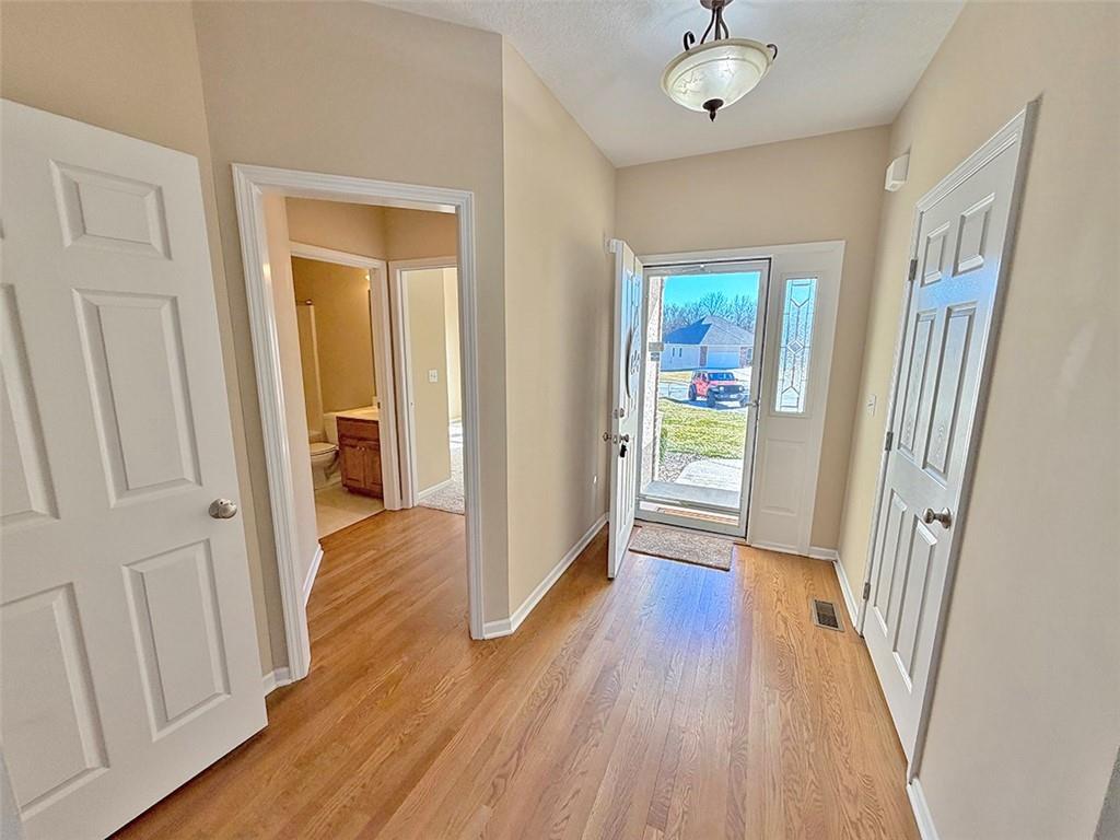 1112 Southwest Hoke Drive Lee's Summit, MO 64081 - Photo 4 of 94