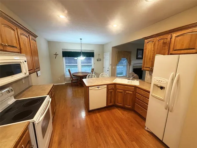 $375,000 | 1112 Southwest Hoke Drive, Lee's Summit, MO 64081