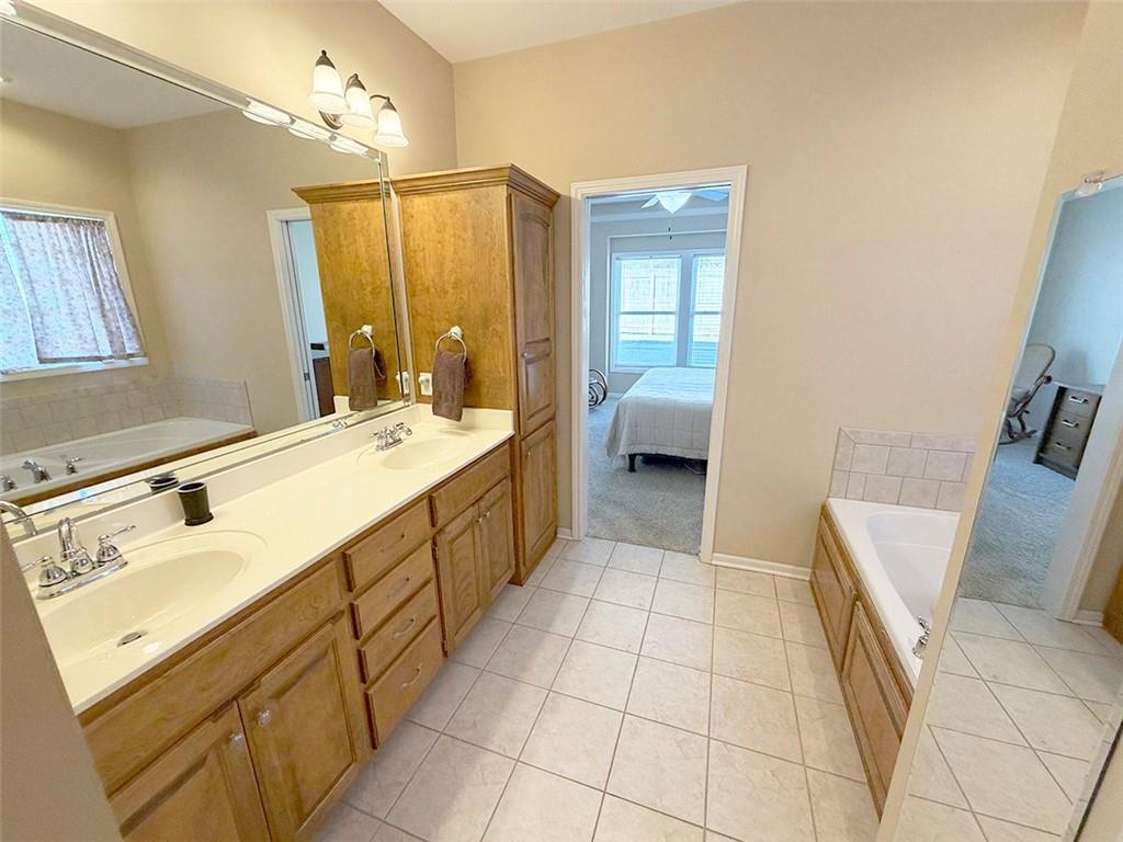 1112 Southwest Hoke Drive Lee's Summit, MO 64081 - Photo 74 of 94