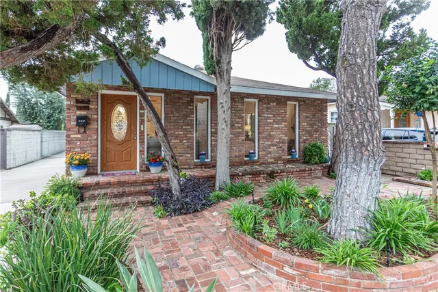 $1,295,000 | 405 North Brighton Street, Burbank, CA 91506