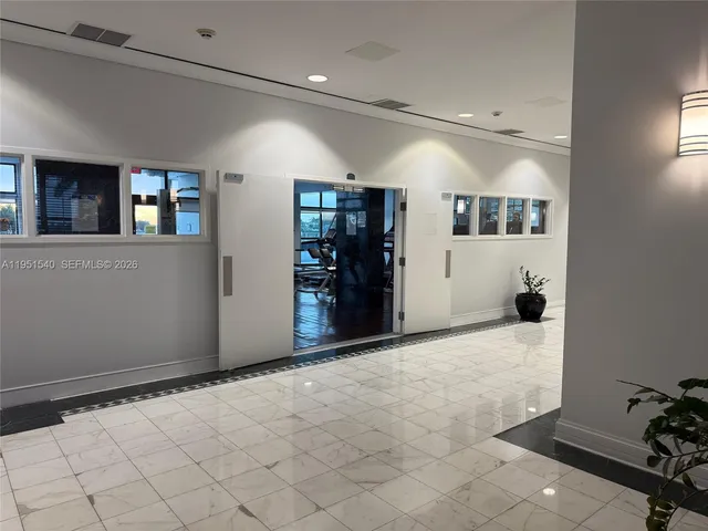 $2,950 | 6770 Indian Creek Drive, Unit 11D, Miami Beach, FL 33141