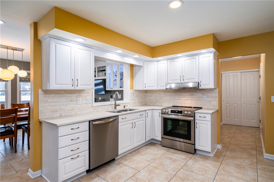 12 Grouse Point Penfield, NY 14580 - Photo 14 of 49