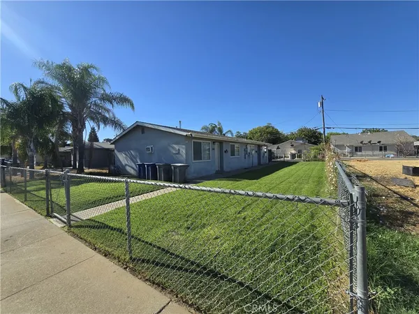 a view of a house with a big yard