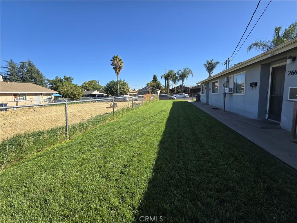264 East 10th Street Merced, CA 95341 - Photo 4 of 10 a view of a backyard of the house