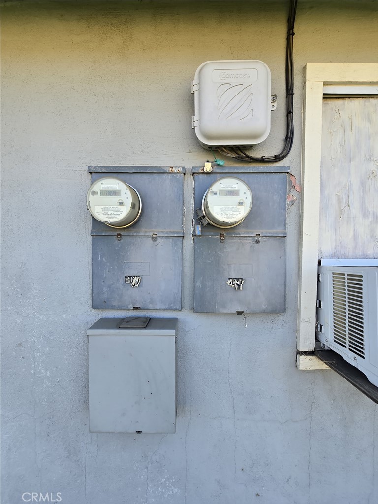 264 East 10th Street Merced, CA 95341 - Photo 9 of 10 a bathroom with a granite countertop sink and a mirror