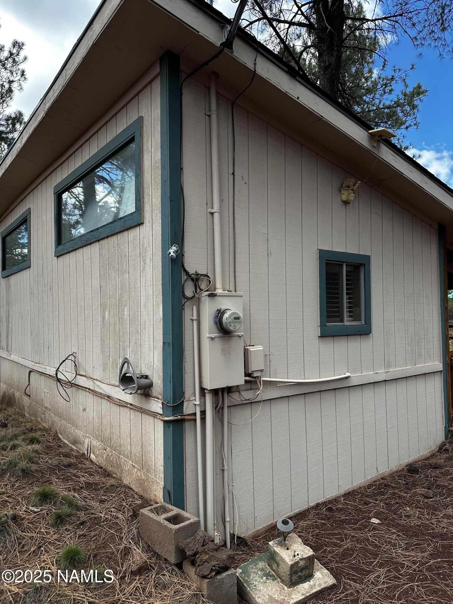 7261 East Long Bow Drive Williams, AZ 86046 - Photo 18 of 43 a backyard of a house