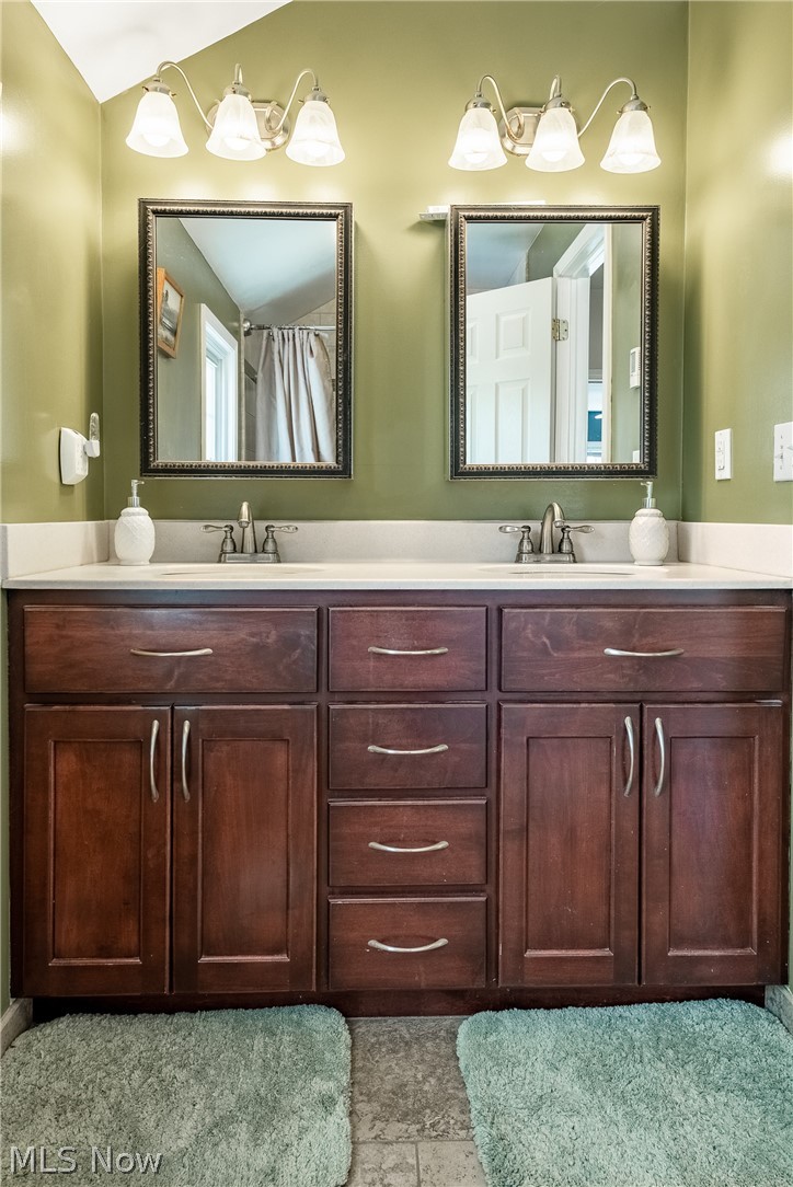 1272 Gordon Road Lyndhurst, OH 44124 - Photo 18 of 26