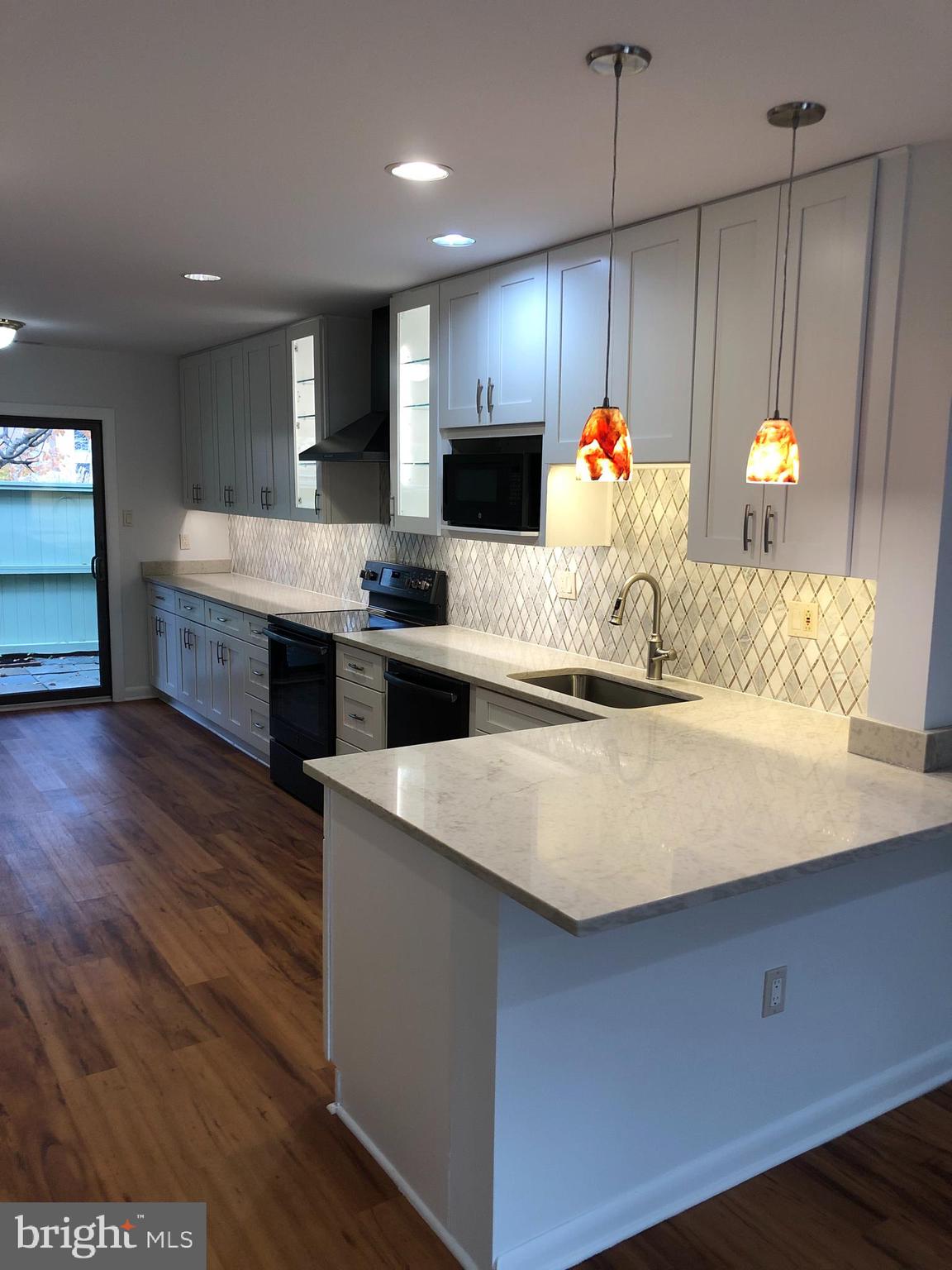 2013 Wethersfield Court Reston, VA 20191 - Photo 5 of 23 Kitchen