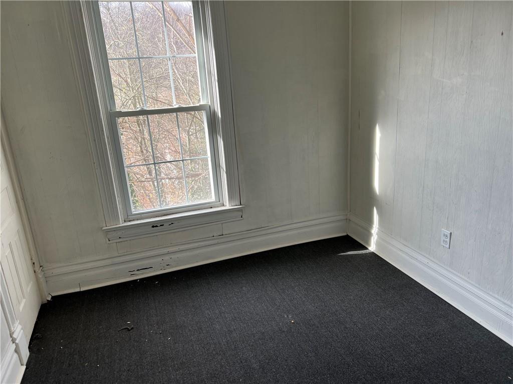 327 3rd Street Leechburg, PA 15656 - Photo 5 of 21 an empty room with a window