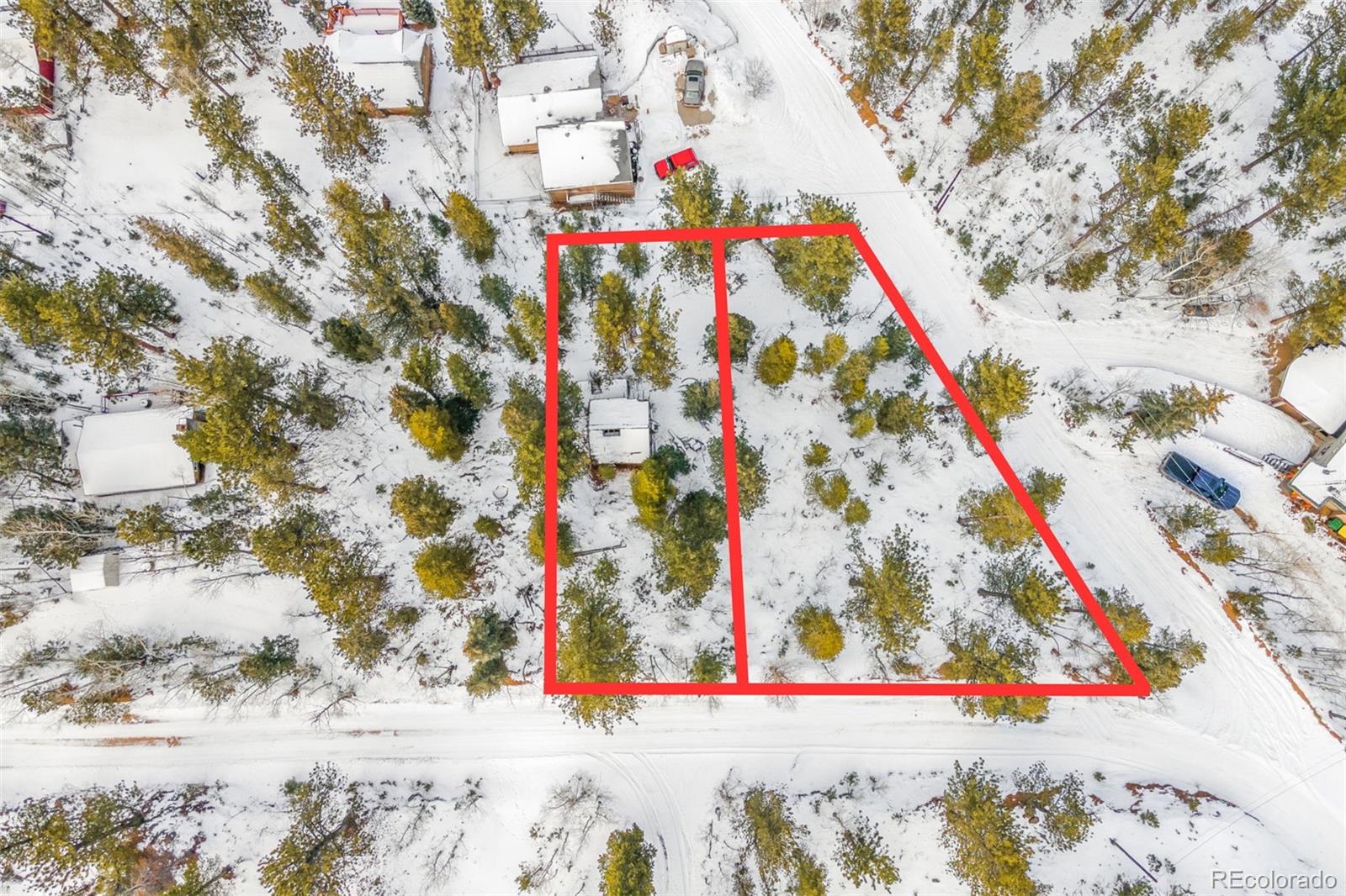 a view of entryway with wooden fence