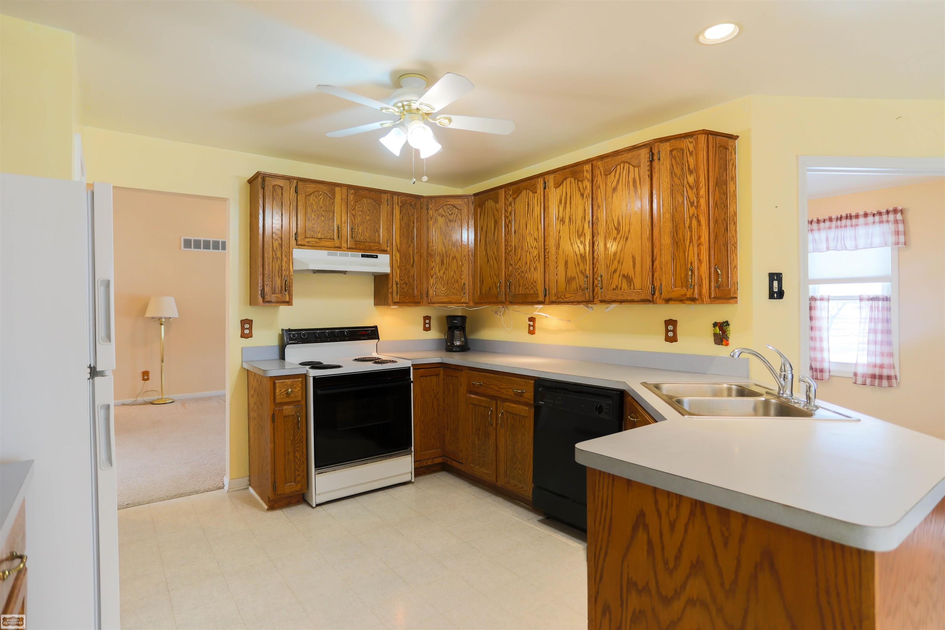 15033 Petz Road Capac, MI 48014 - Photo 14 of 42 50101030-13.JPG