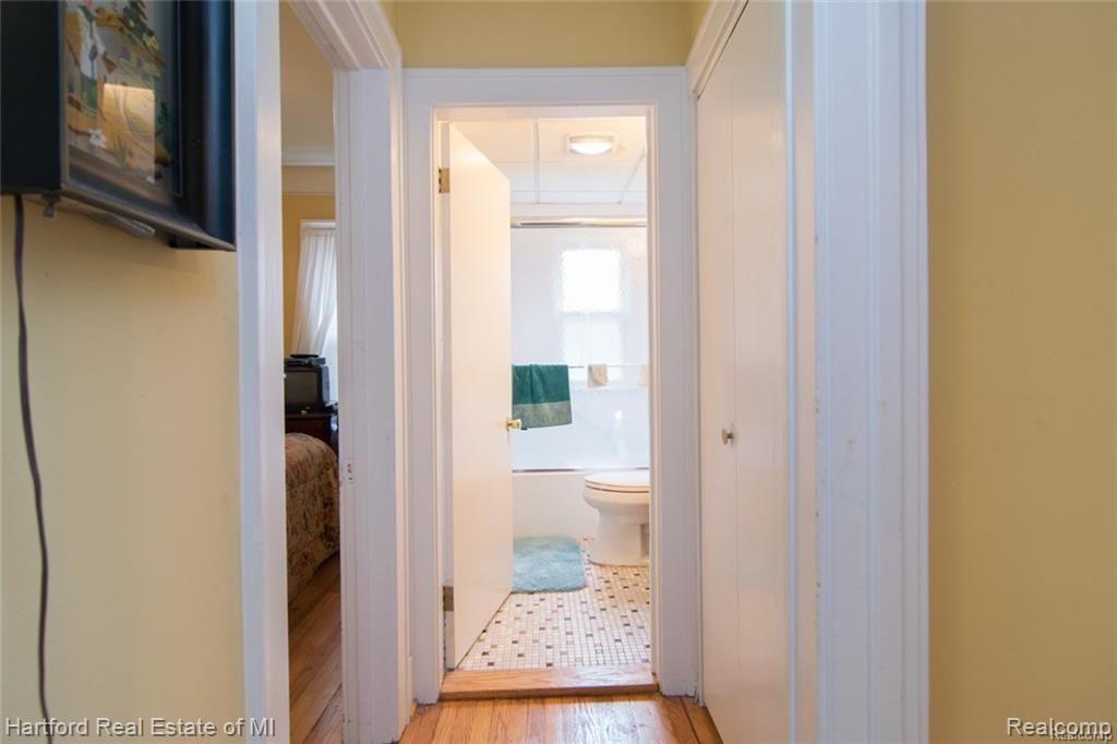 12-14 Mohawk Road Pontiac, MI 48341 - Photo 8 of 13 Full Bath.jpg