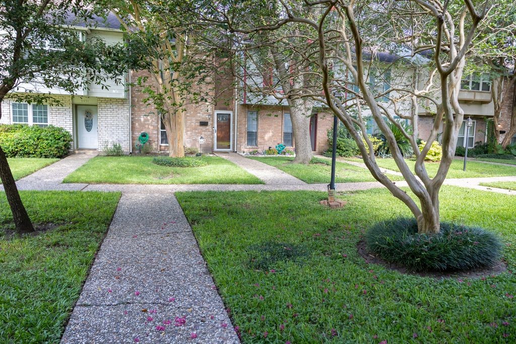 9517 Fondren Road Houston, TX 77074 - Photo 5 of 39