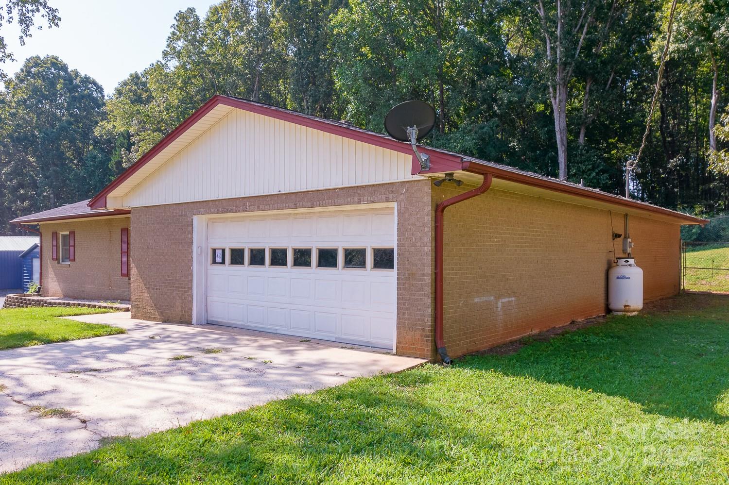 2275 Wagon Road Newton, NC 28658 - Photo 4 of 47 Gallery Image 4