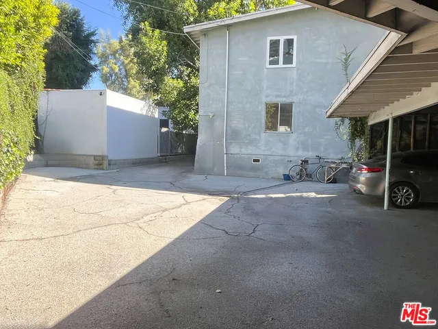 a view of a house with a garage