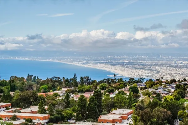 $3,900 | 5987 Peacock Ridge Road, Unit 212, Rancho Palos Verdes, CA 90275