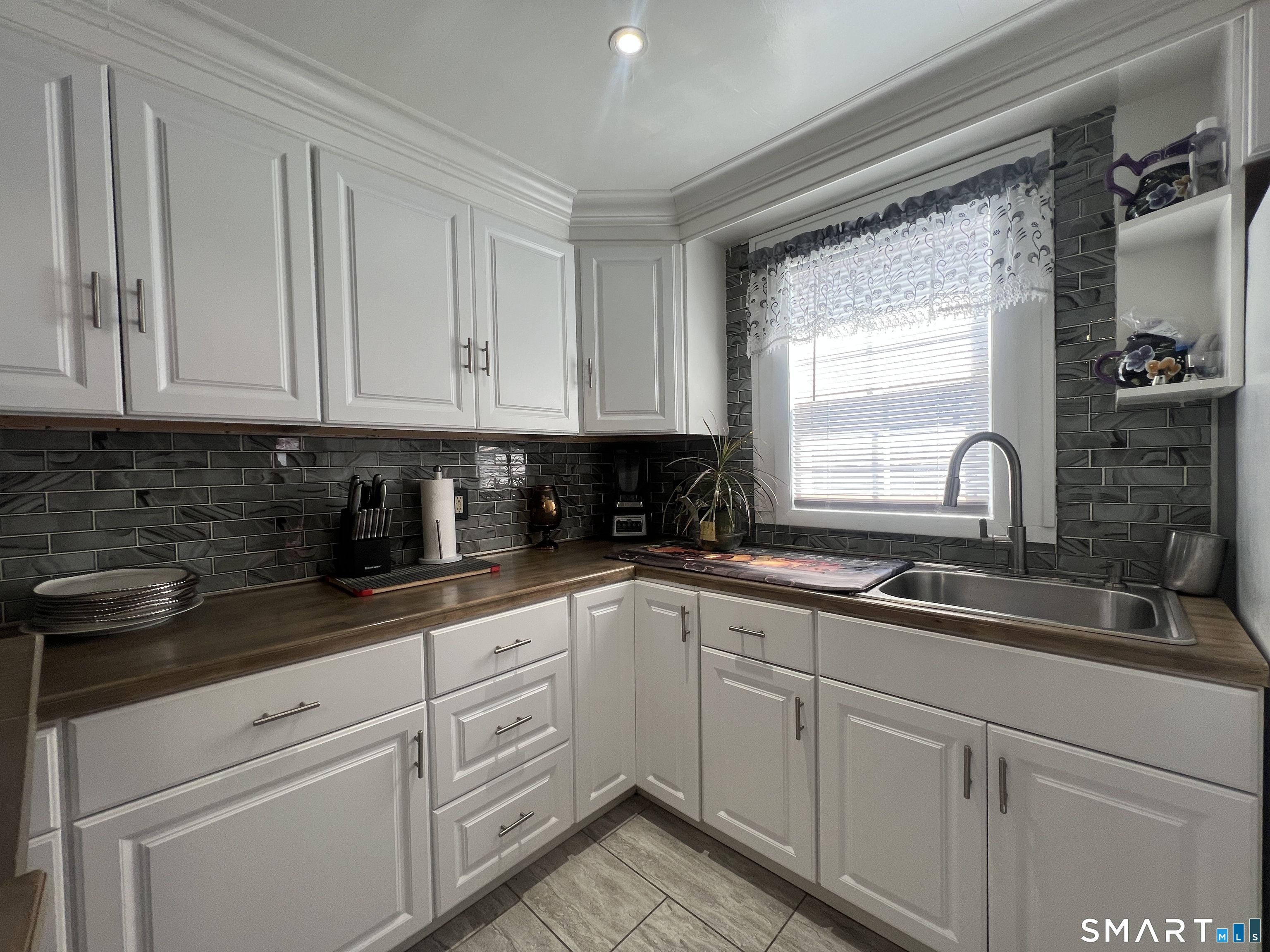 755 Congress Avenue Waterbury, CT 06708 - Photo 7 of 36