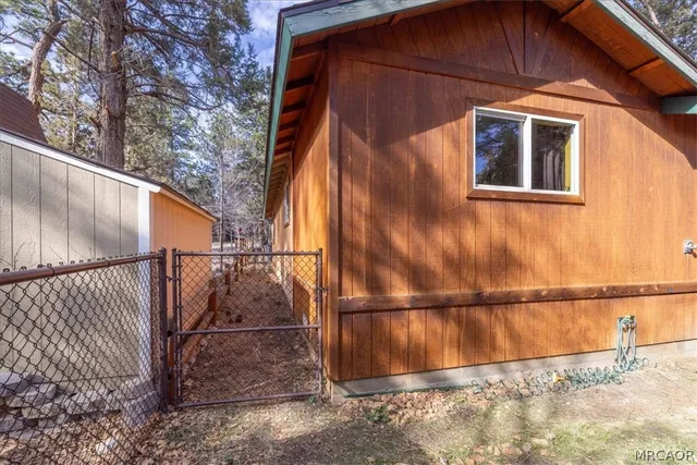 $285,000 | 417 Spruce Lane, Sugarloaf, CA 92386