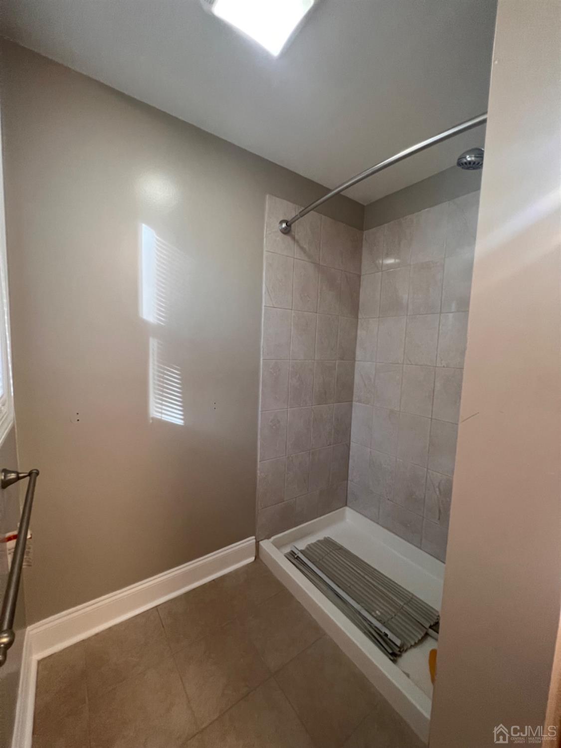 186 Old Road Sewaren, NJ 07077 - Photo 4 of 7