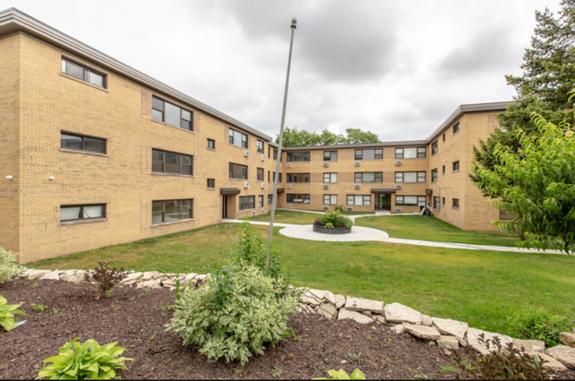 6807 North Ridge Boulevard, Unit 101 Chicago, IL 60645 - Photo 1 of 13 a view of a big building with a big yard and potted plants