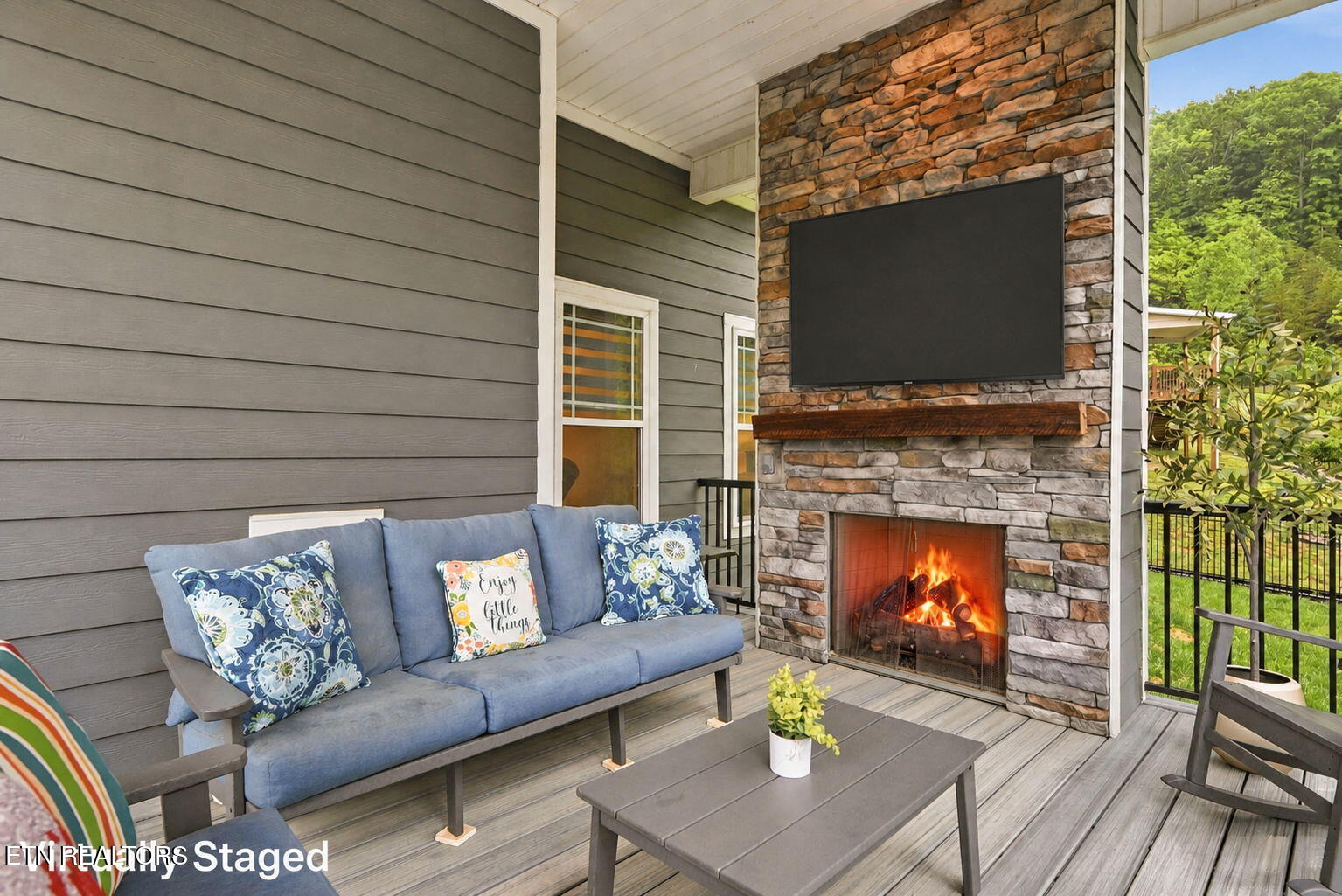137 Black Oak Road Oak Ridge, TN 37830 - Photo 37 of 51 porch3virtual