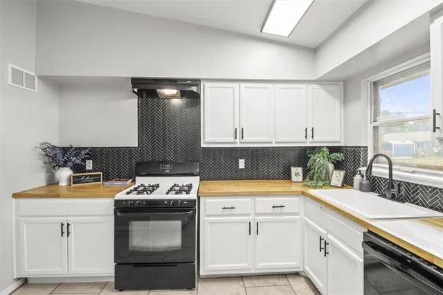 $155,000 | 410 Corral Drive, Belton, MO 64012