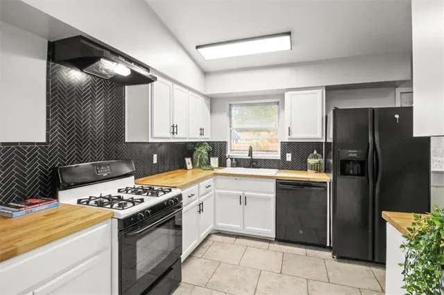 $155,000 | 410 Corral Drive, Belton, MO 64012