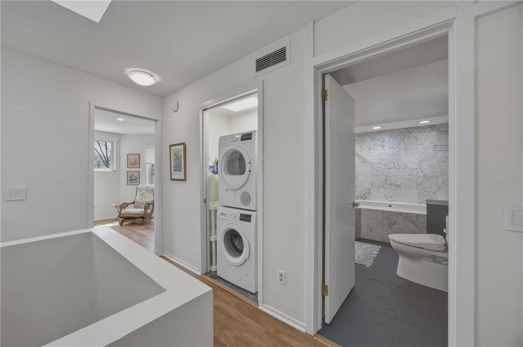 5535 Forbes Avenue, Unit E Pittsburgh, PA 15217 - Photo 20 of 50 a bathroom with a bathtub and a toilet