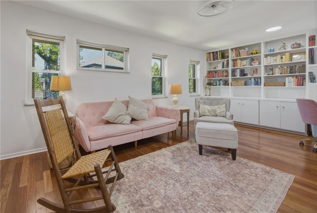 5535 Forbes Avenue, Unit E Pittsburgh, PA 15217 - Photo 26 of 50 a living room with furniture and a rug